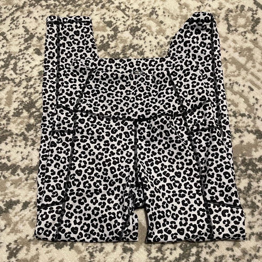 Ethos All Day Leggings in Snow Leopard